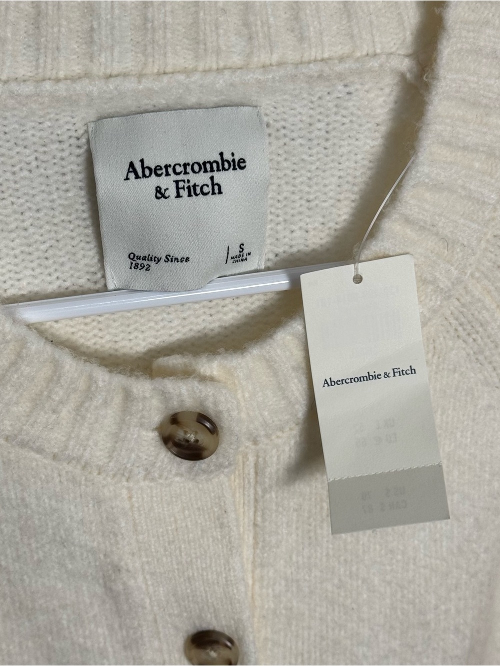 Abercrombie Cream Button-Front Women's Sweater Cardigan small NWT - Picture 3 of 4